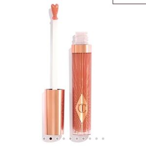 Charlotte Tilbury collagen lip bath in Pillow talk